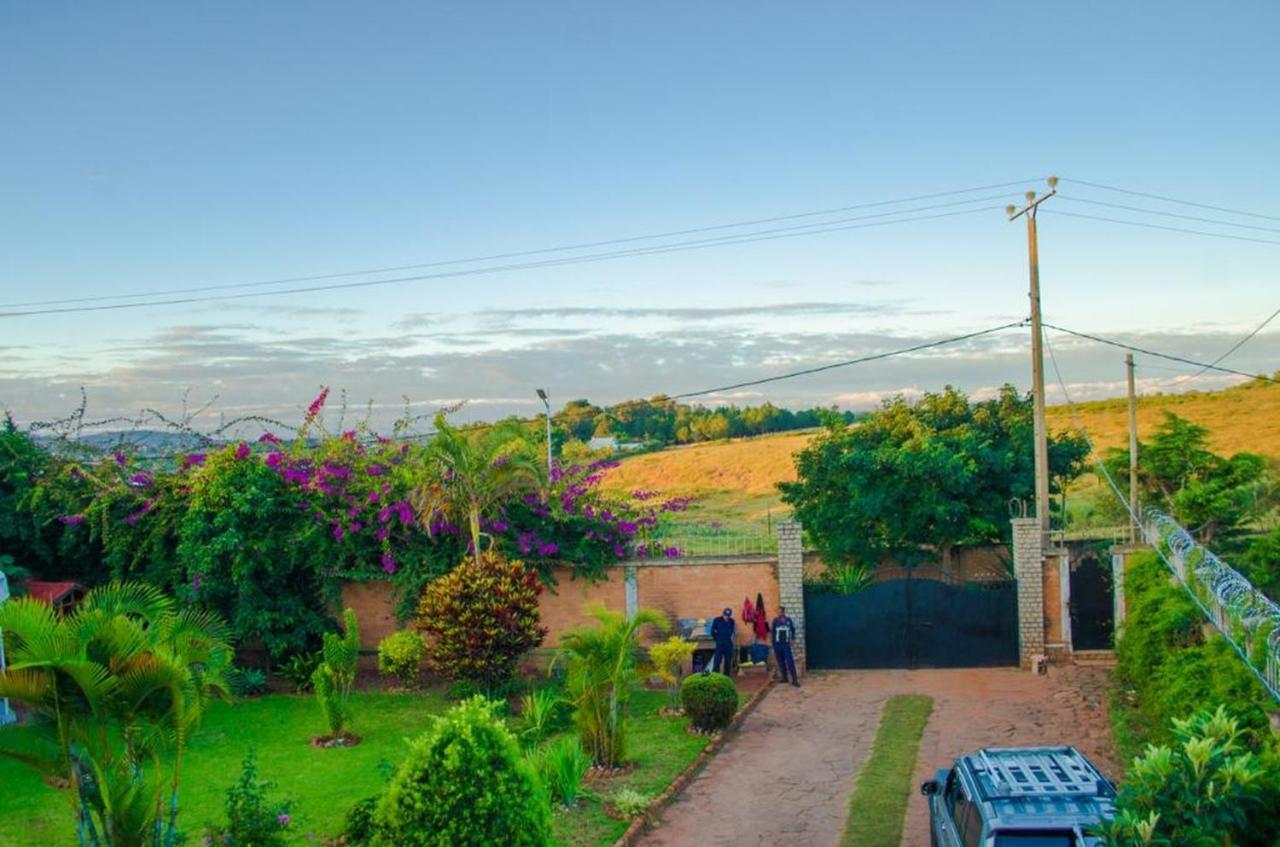 Room In Villa - The Romantic Atmosphere Of The Red Room To Discover The Pleasure Of A Stay Antananarivo Exterior photo