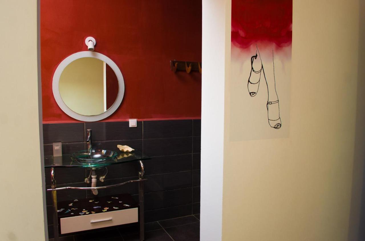 Room In Villa - The Romantic Atmosphere Of The Red Room To Discover The Pleasure Of A Stay Antananarivo Exterior photo